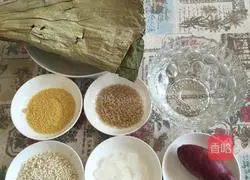 Purple lotus leaves Illustration of how to make potato porridge 1