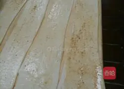 Illustration of how to make pot helmets 1