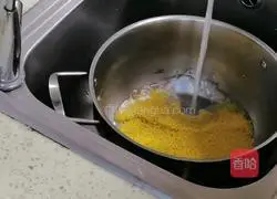 Arctic Red Illustration of how to make ginseng millet porridge 1