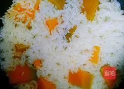 Illustration of how to make pumpkin braised rice 6