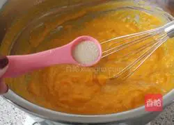 Illustration of how to make healthy pumpkin hair cake 4