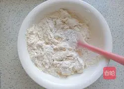 Illustration of how to bake onion-flavored flower rolls 3