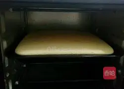 Strawberry Layer Box Cake Recipe Illustration 9