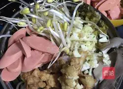 Illustration of how to make pickled cabbage rice noodles 4