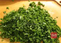 Illustration of how to make chive spring rolls 7