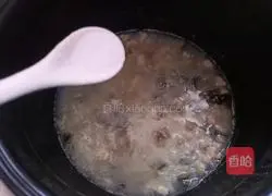 Illustration of how to make preserved egg and lean meat porridge 10