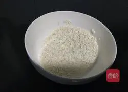 Illustration of how to make black glutinous rice and red date porridge 2