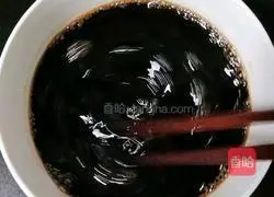 Illustration of how to make yogurt grass jelly 3