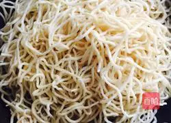 Illustration of home-style braised noodles 10