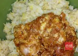 Illustration of how to make a mixed noodle box 3