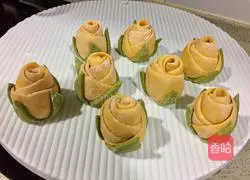 Illustration of how to make pumpkin rose rolls 9