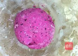Illustration of how to make dragon fruit rose rolls 1