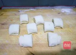 Sesame paste large flower roll recipe illustration 6