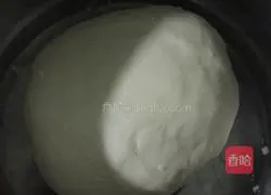 Illustration of how to make mutton and leek pot stickers 3