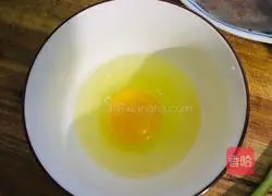 Illustration of how to make fried rice noodles with lotus vegetables and eggs 6