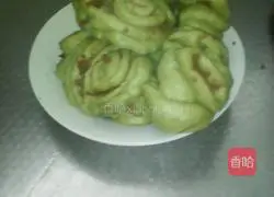 Illustration of how to make meat floss rolls 3