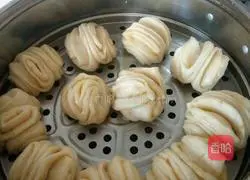 Illustration of how to make steamed salt and pepper rolls 7