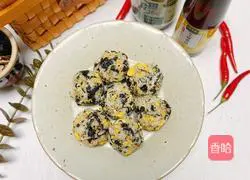 Illustration of how to make seaweed rice balls 12