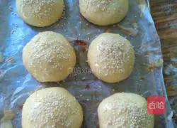 Illustration of how to make hamburger meal buns 11