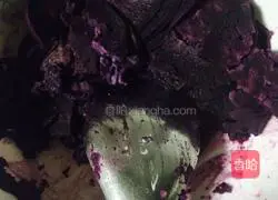 Illustration of how to make rose rolls 1