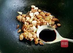 Illustration of how to make claypot rice with mushrooms and chicken 8