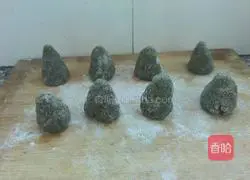 Illustration of how to make black bean noodles and steamed buns 12