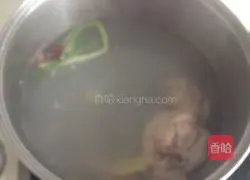 Illustration of how to make spicy rice noodles with minced pork 2