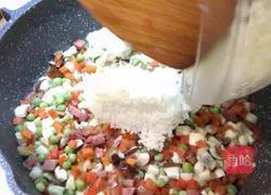 Sichuan - Sausage and Porcini Mushroom Braised Rice Recipe Illustration 9