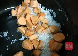 Illustration of how to make sweet potato porridge 4