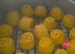 Illustration of how to make pumpkin rolls 10