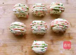 Illustration of how to make ham and chive rolls 15