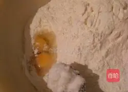 Illustration of how to make jujube cornmeal cake 2