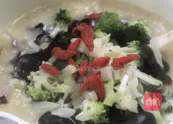 Illustration of making black fungus and millet porridge 7