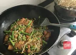 Illustration of how to make braised beans and noodles 4