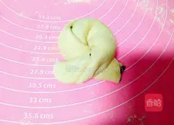 Illustration of how to make fresh green onion rolls 13