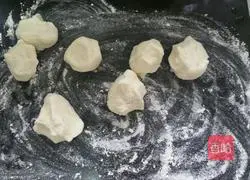 Illustration of how to make green onion and beef box 6