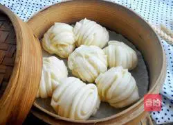 Illustration of how to make milk-flavored flower rolls 18