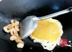 Illustration of how to make fried rice noodles with eggs 6