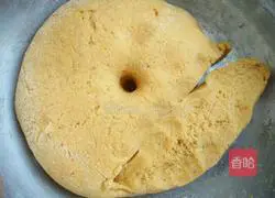 Illustration of how to make pumpkin multi-grain flower rolls 6