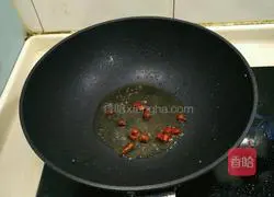 Illustration of how to make colorful pepper duck cold noodles 2