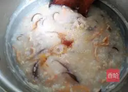 Illustration of how to make mushroom and chicken porridge 5