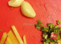 Illustration of how to make claypot rice with mushrooms and chicken 4