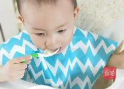 Illustration of how to make banana oatmeal porridge for baby food supplement 9