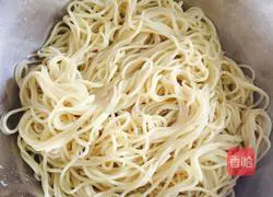 Illustration of how to make spicy cold noodles 6