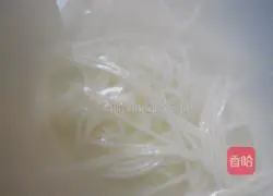 Illustration of how to make pork rice noodles 2