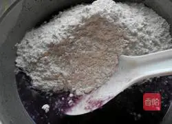 Illustration of two-color hair cake 3