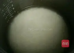 Illustration of how to make potato and sausage braised rice 4