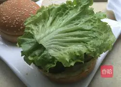 Illustration of how to make beef and egg hamburger 11