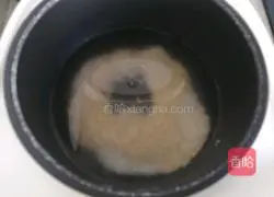 Illustration of how to make scallop and quinoa porridge 4