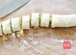 Illustration of how to make pepper-flavored flower rolls 12